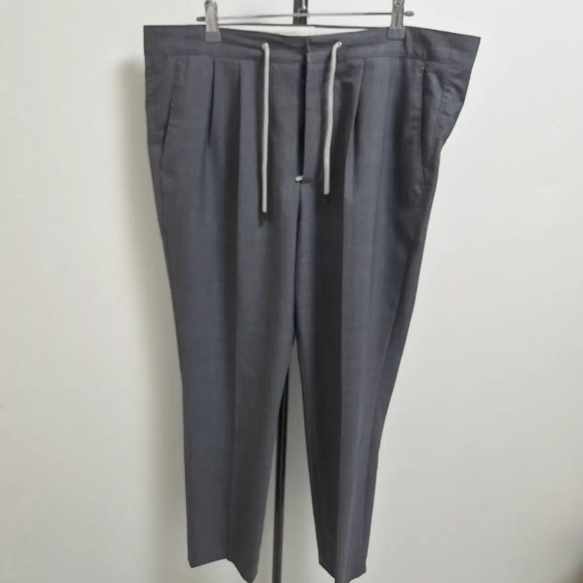 50 BRUNELLO CUCINELLI(ブルネロクチネリ) Leisure Fit ウール スラックス グレー
