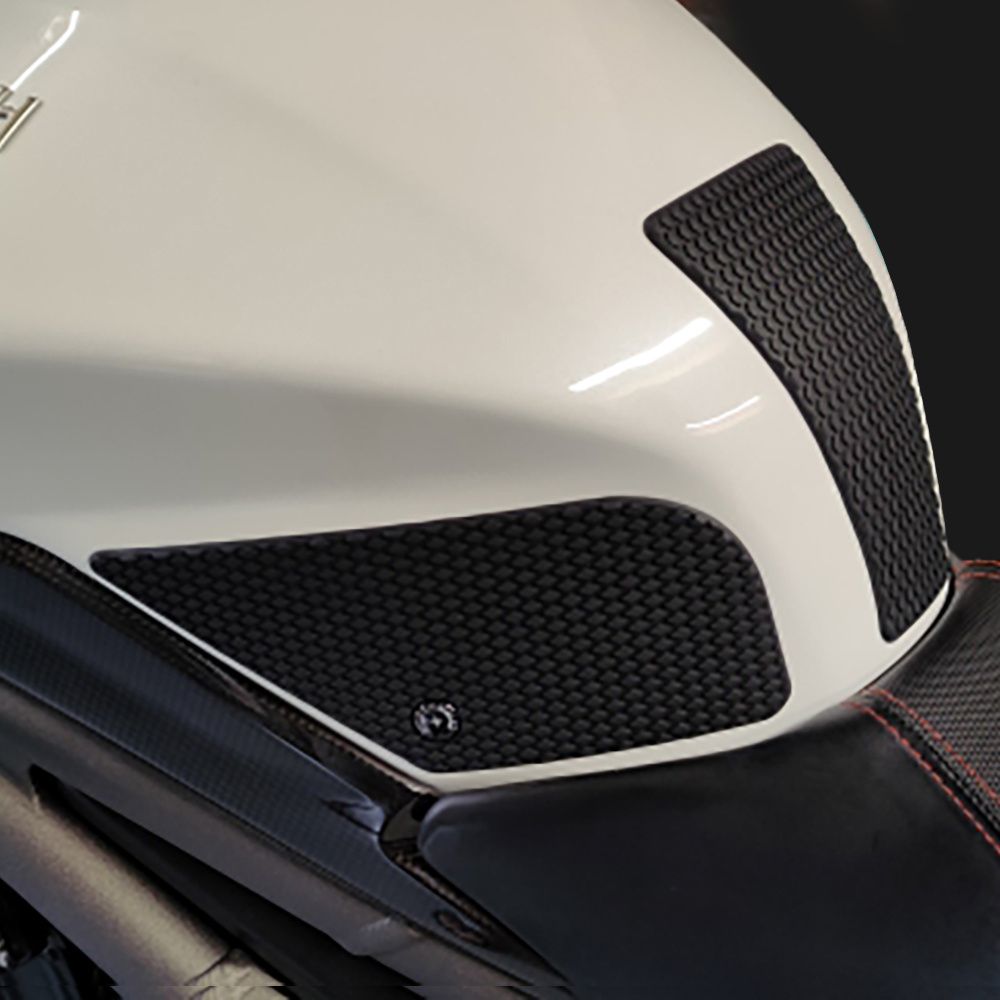 トライアンフ スピードトリプル R/S 用 滑り止めタンクパッド 2016-2020