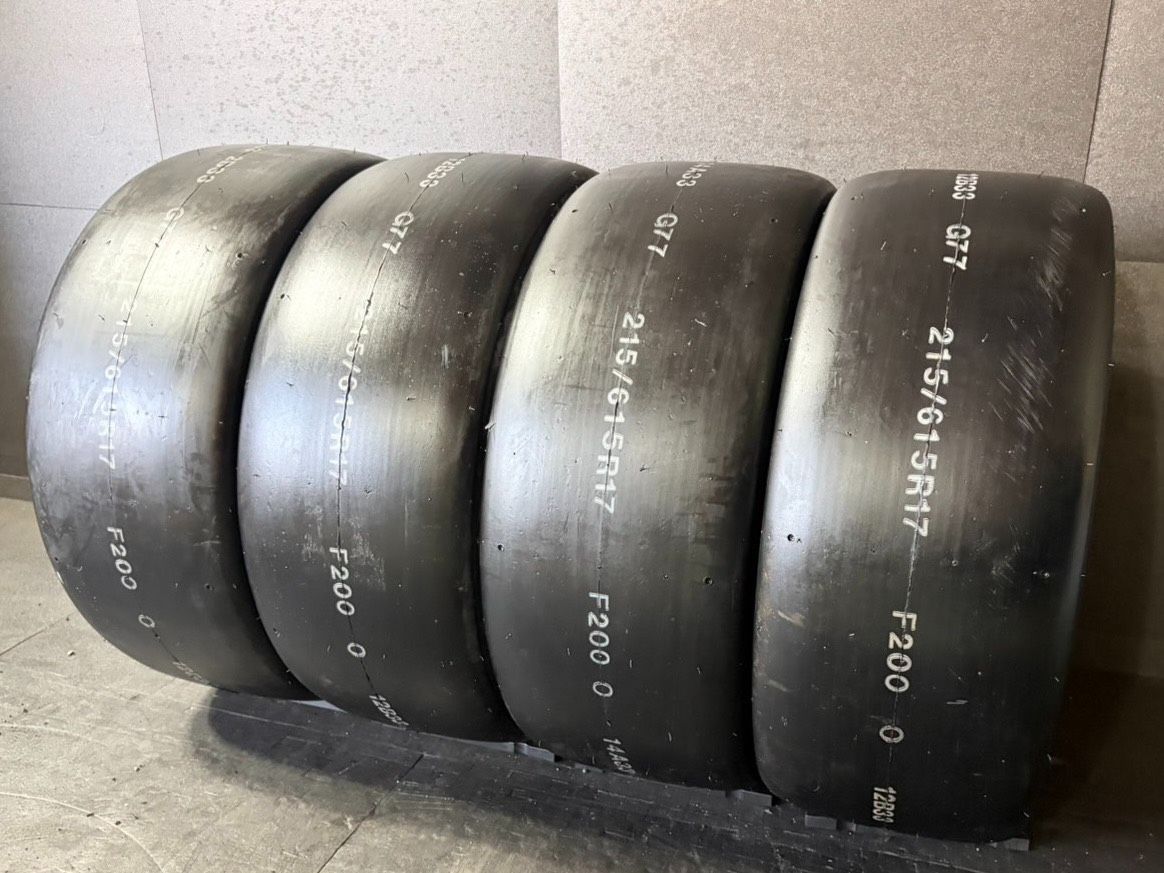 おそらく未使用 レーシングタイヤ ハンコック　HanKOOK ベンティス　ventus 215/615R17 4本 送料無料(一部除く) h_3072