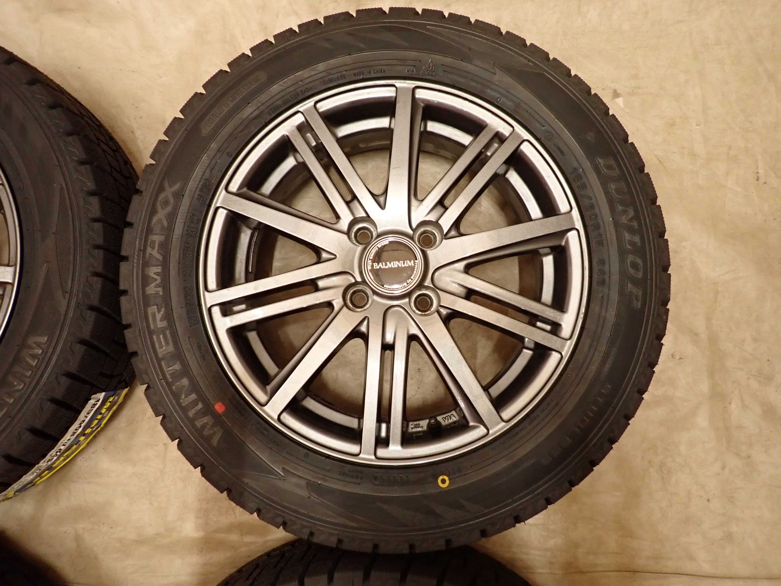冬新品 2025年製 4本 会社宛送料無料 185/60R15×5.5J 84S ダンロップ