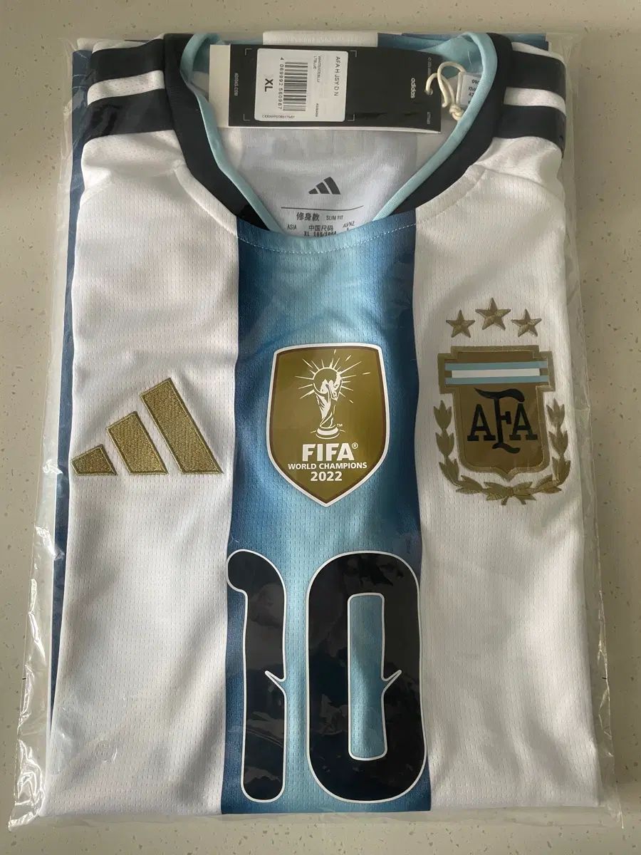 新商品 adidas 公式ホームページ アルゼンチン HOME メッシ OFFICIAL マーキング ジャージ KM8489 L 3XL サイズ 22,789円