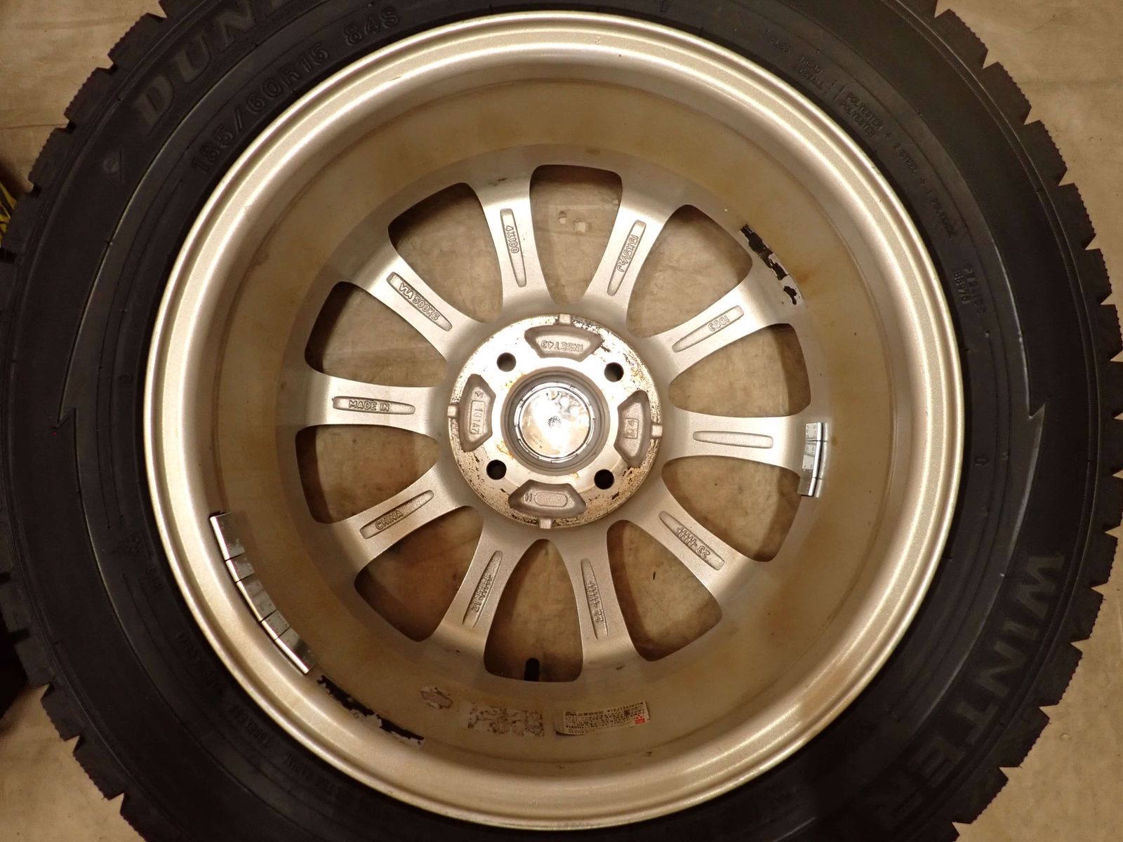 冬新品 2025年製 4本 会社宛送料無料 185/60R15×5.5J 84S ダンロップ