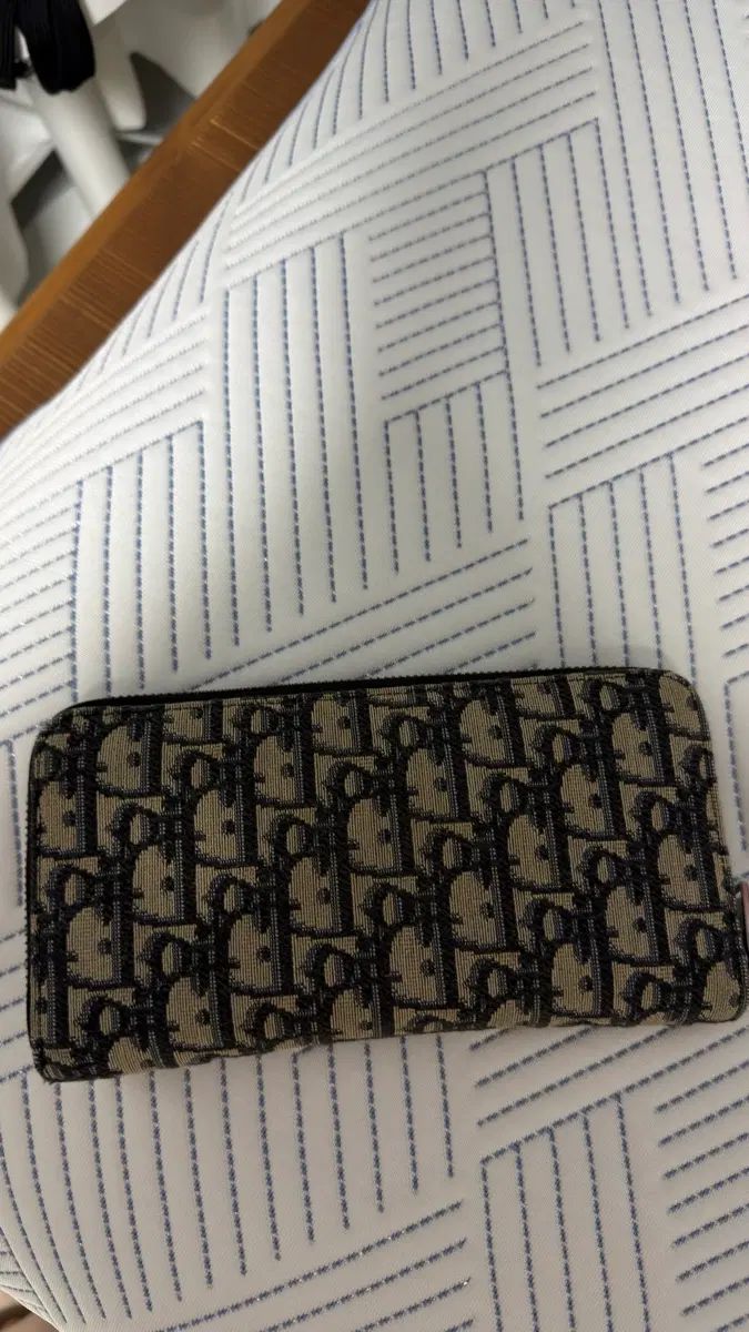 ディオール オブリーク ジッパー 長財布 出品