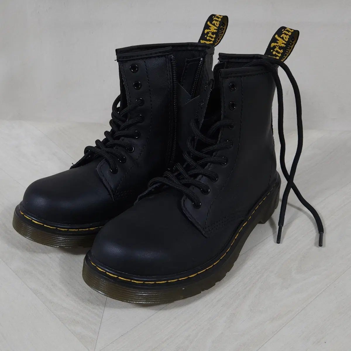 DR. MARTENS 210mm/足が小さい人向け ブラック 8ホール ジッパー ウォーカーブーツ