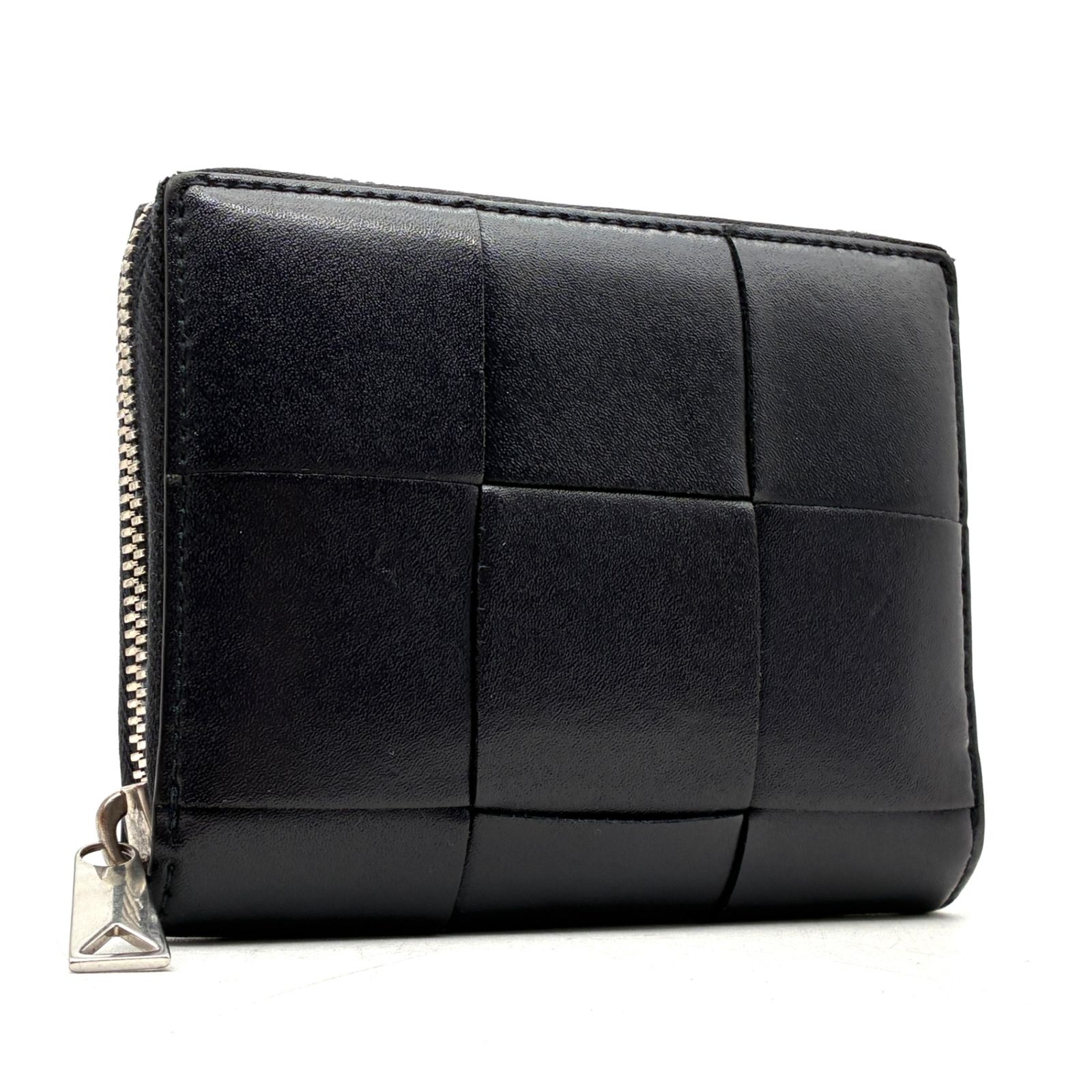 美品 ボッテガヴェネタ BOTTEGA VENETA カセット 二つ折り財布 マキシイントレチャート レザー ネイビー 紺色 ウォレット コンパクト RFIDモデル 残暑 敬老の日 シルバーウィーク 秋休み 行楽 ハロウィン 七五三 冬のボーナス