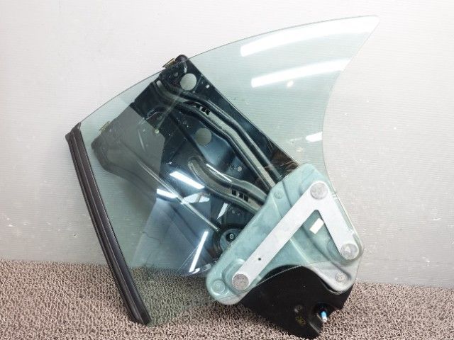 9633　プジョー 308　T7C5F02　リアレギュレーター左　リヤレギュレーター左　三角窓付