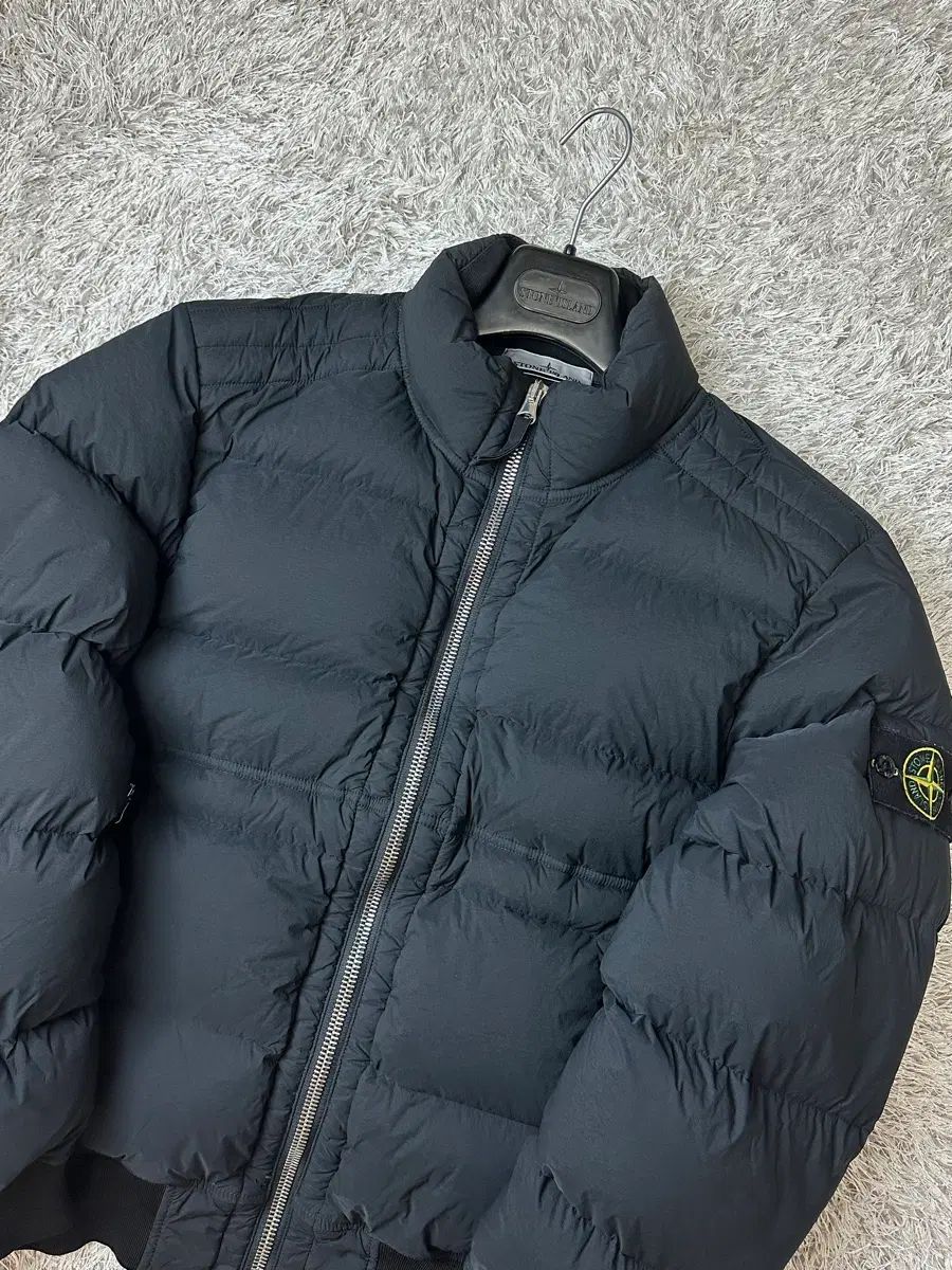 S 正規品 ストーンアイランド 25FW シームレス トンネル ナイロン ダウン ジャケット ブラック 90,929円