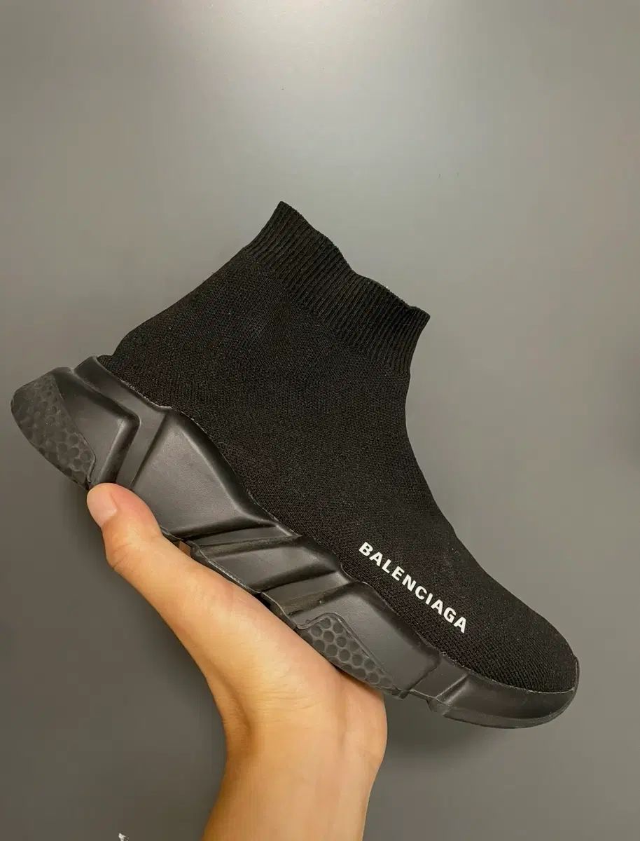 バレンシアガ スピードトレーナー 25,289円