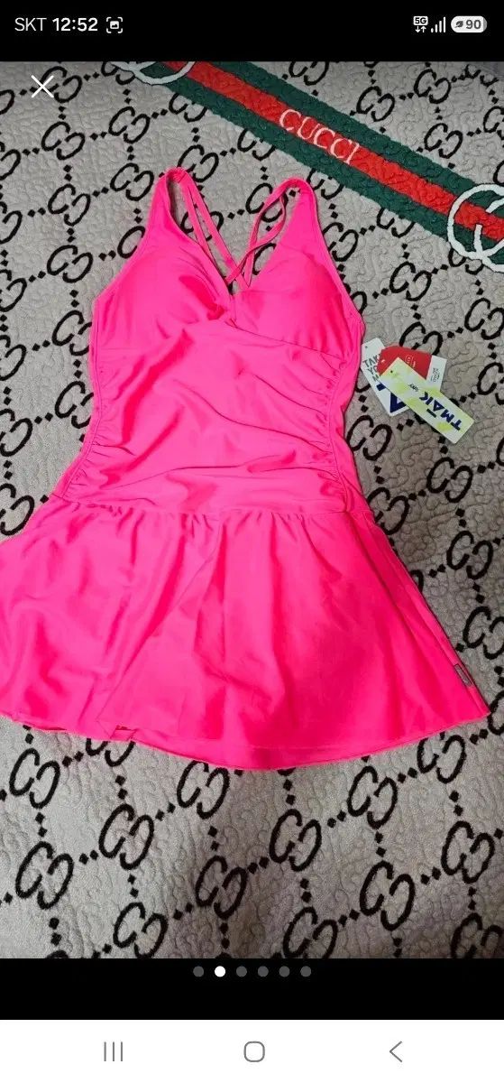 ホットピンク ワンピース水着 (新品) 6,478円