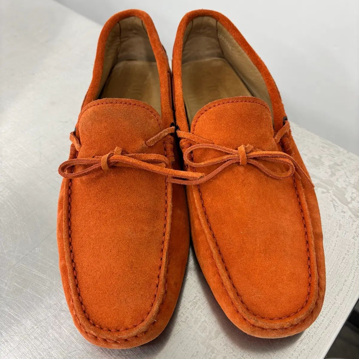 TOD'S トッズ スウェード ドライビング ローファー オレンジ 10,320円