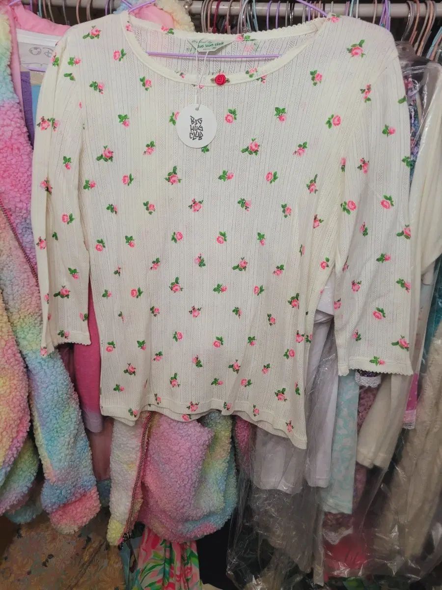 フローラル クリーム Tシャツ 8,177円