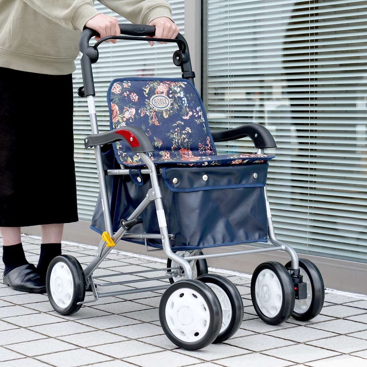シルバーカー ノーブル 軽量 コンパクト 座れる おしゃれ （ カート 手押し車 ボックス 折りたたみ 軽い アルミ製 大容量 介護 高齢者 介護用品 歩行車 歩行補助 買い物 散歩 介護用 高さ調節 座面付き 肘掛け 大容量収納 シニア ）