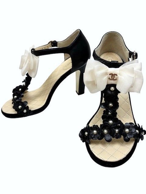 シャネル 未使用！入手困難！17Cココリボン＆カメリア付ラムスキンミュール CHANEL