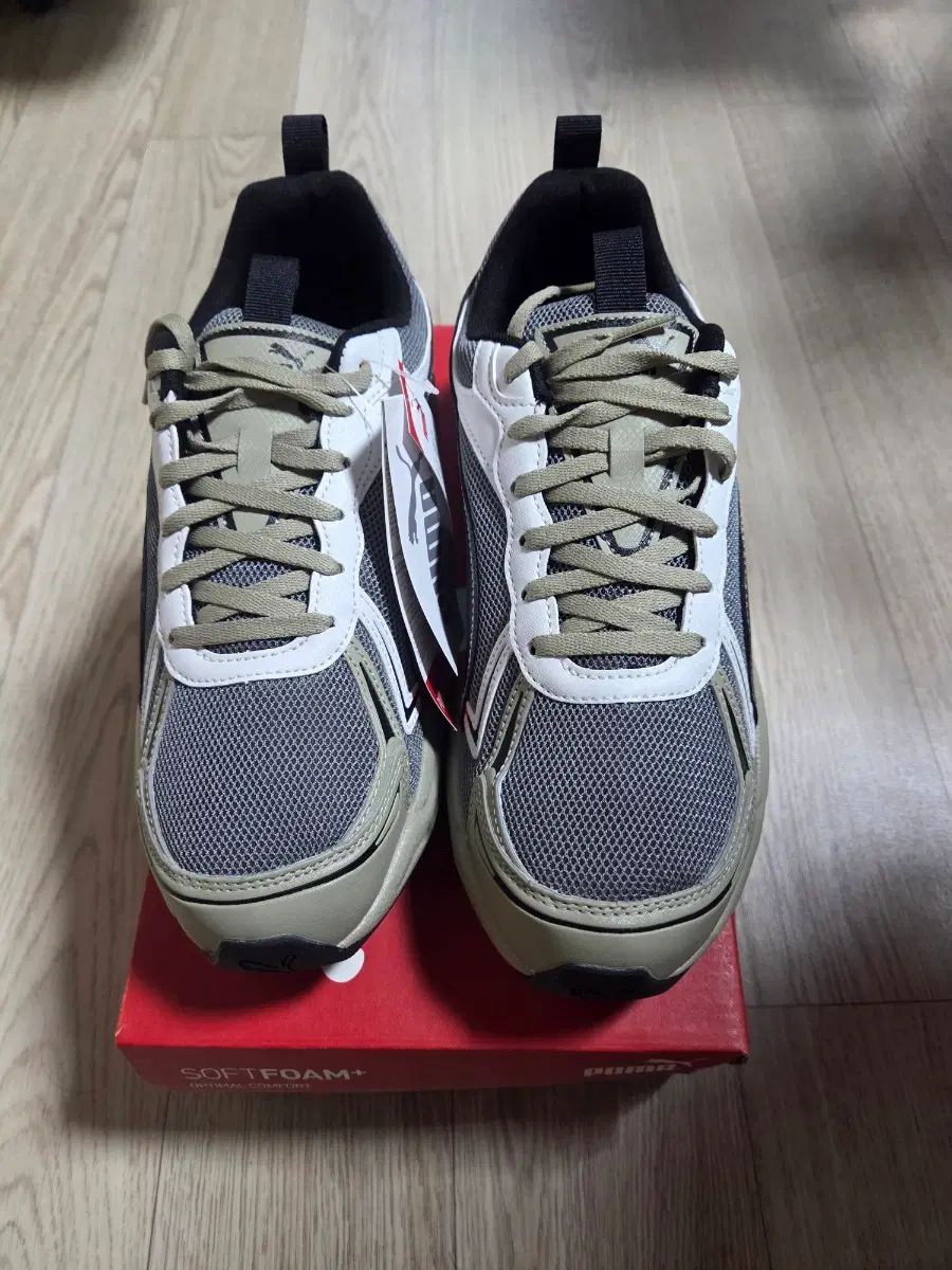 <新品> プーマ スニーカー 出品