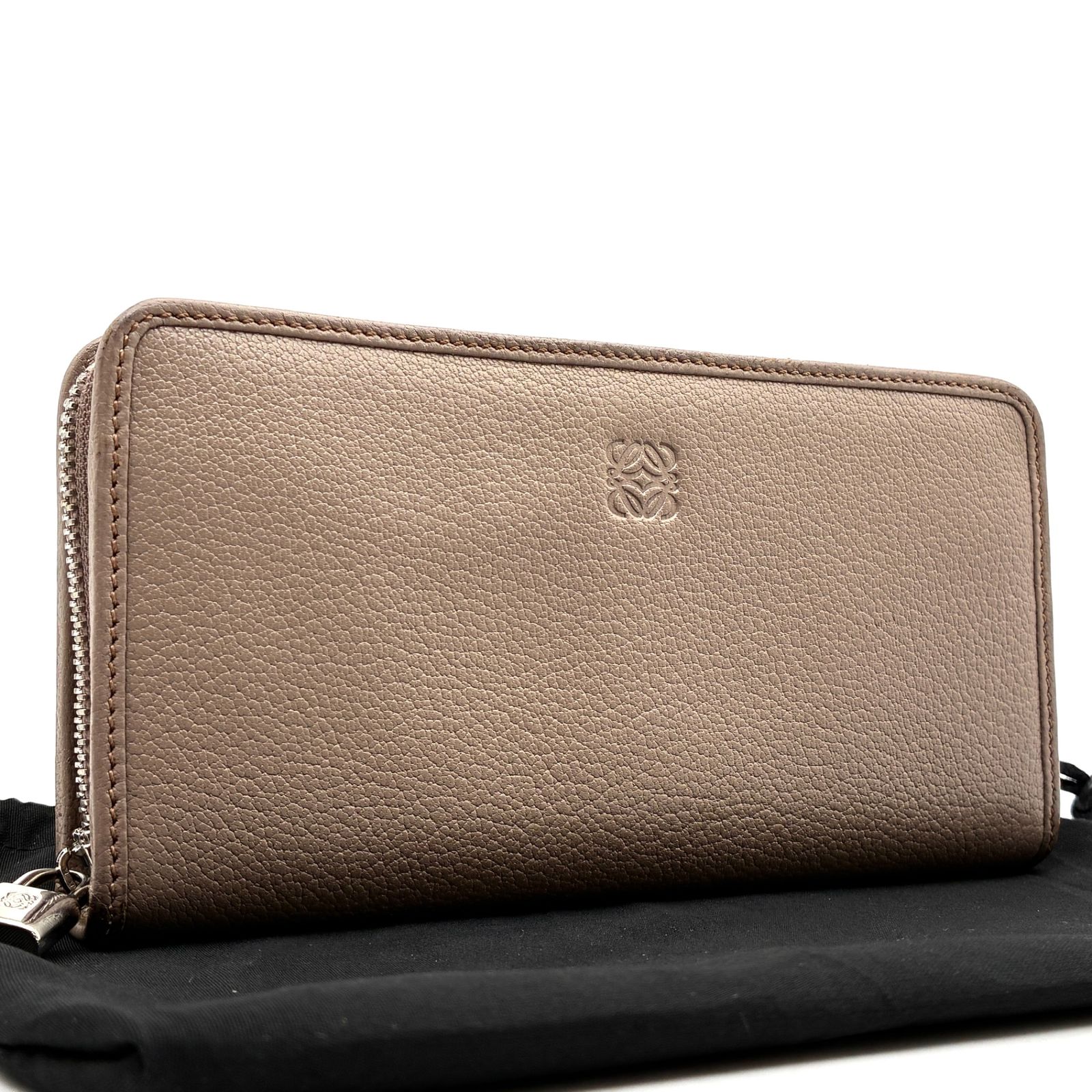 美品 ロエベ LOEWE アマソナ アナグラム 長財布 ラウンドファスナー ウォレット レザー ベージュ 南京錠 カデナ 残暑 敬老の日 シルバーウィーク 秋休み 行楽 ハロウィン 七五三 冬のボーナス ギフト プレゼント
