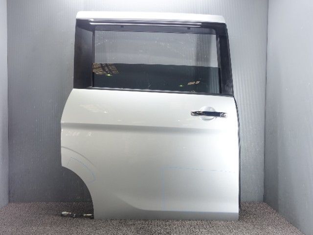 9624　スズキ ランディ HYBRID/ハイブリッド　SGC27　スライドドア右　リアドア右　リヤドア右　K23　（I1-4） 16,500円