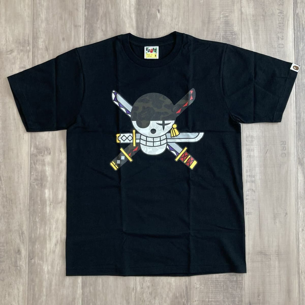 新品 ゾロ BAPE CAMO フラッグ Tシャツ Mサイズ Onepiece ZORO 
