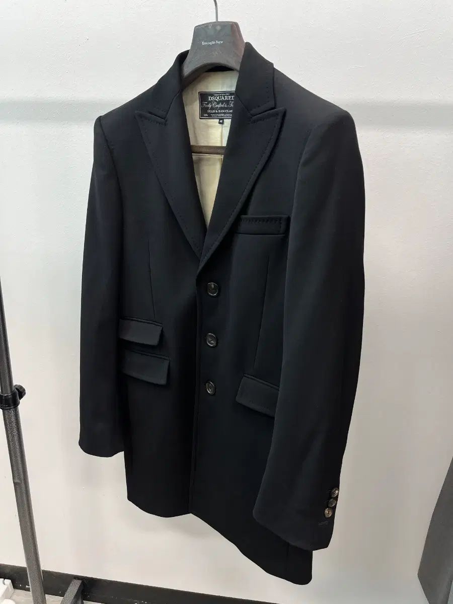 100) DSQUARED2 ギターピック ブラックコート