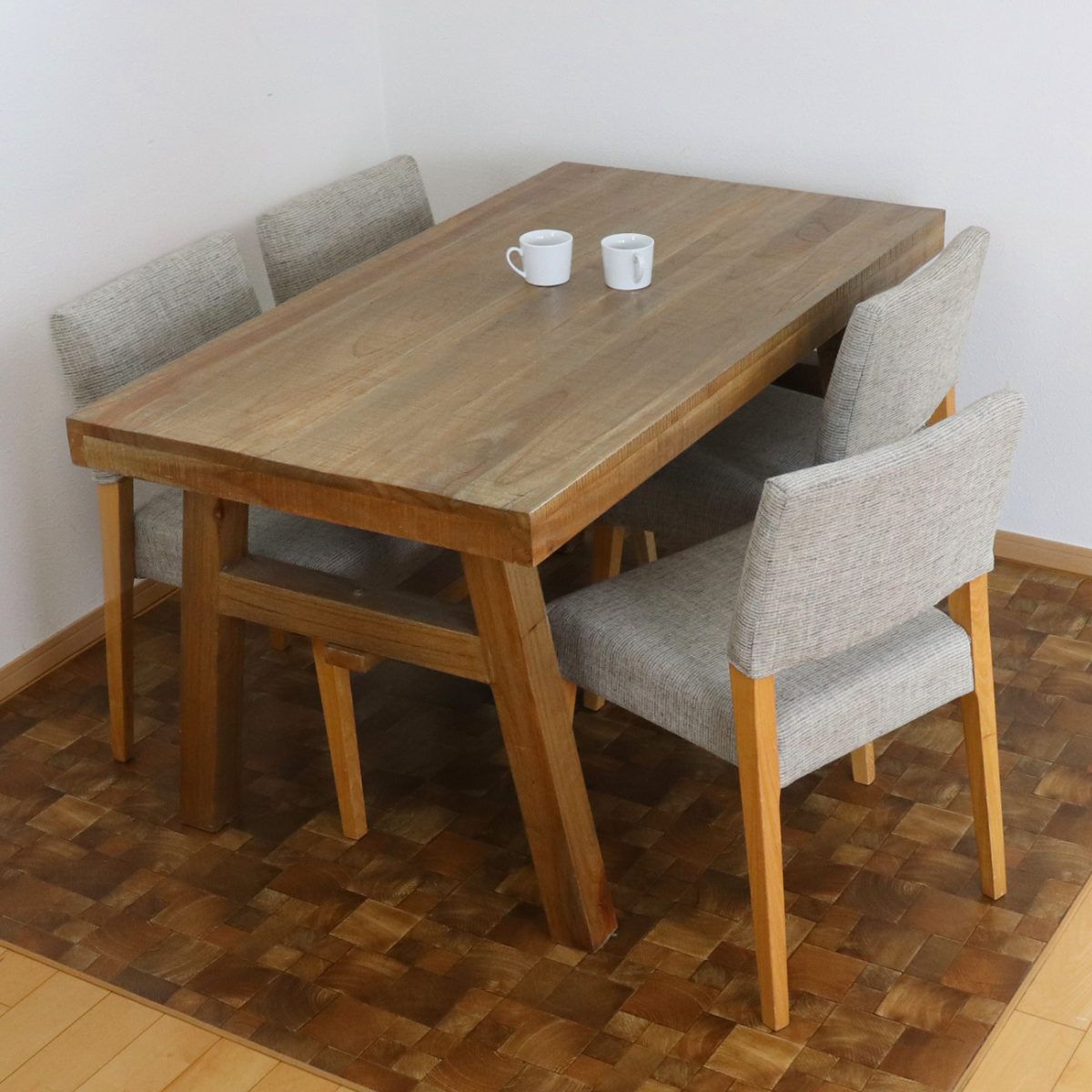 ラグ ダイニングラグ 木目調 182×230cm 防炎加工 撥水加工 （ 撥水 拭ける 木目 マット フロアマット 長方形 抗菌 防カビ 防水 防炎 日本製 リビング ダイニング 子ども部屋 耐久性 ）