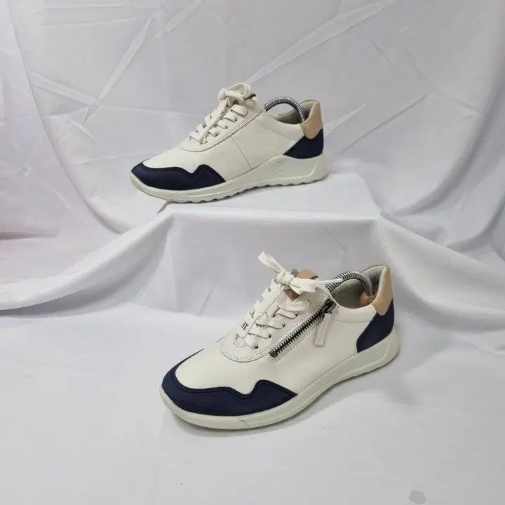 デュハヴィンテージ 235 エコー Ecco フレクサーランナー NIGHT スカイ 白 スニーカー