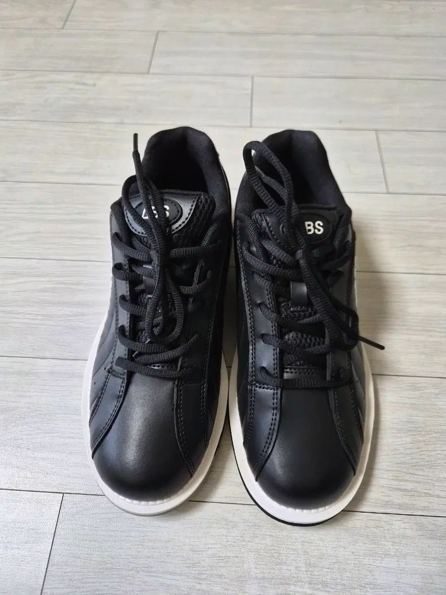 ボーリングシューズ ブラック 右 250 新品