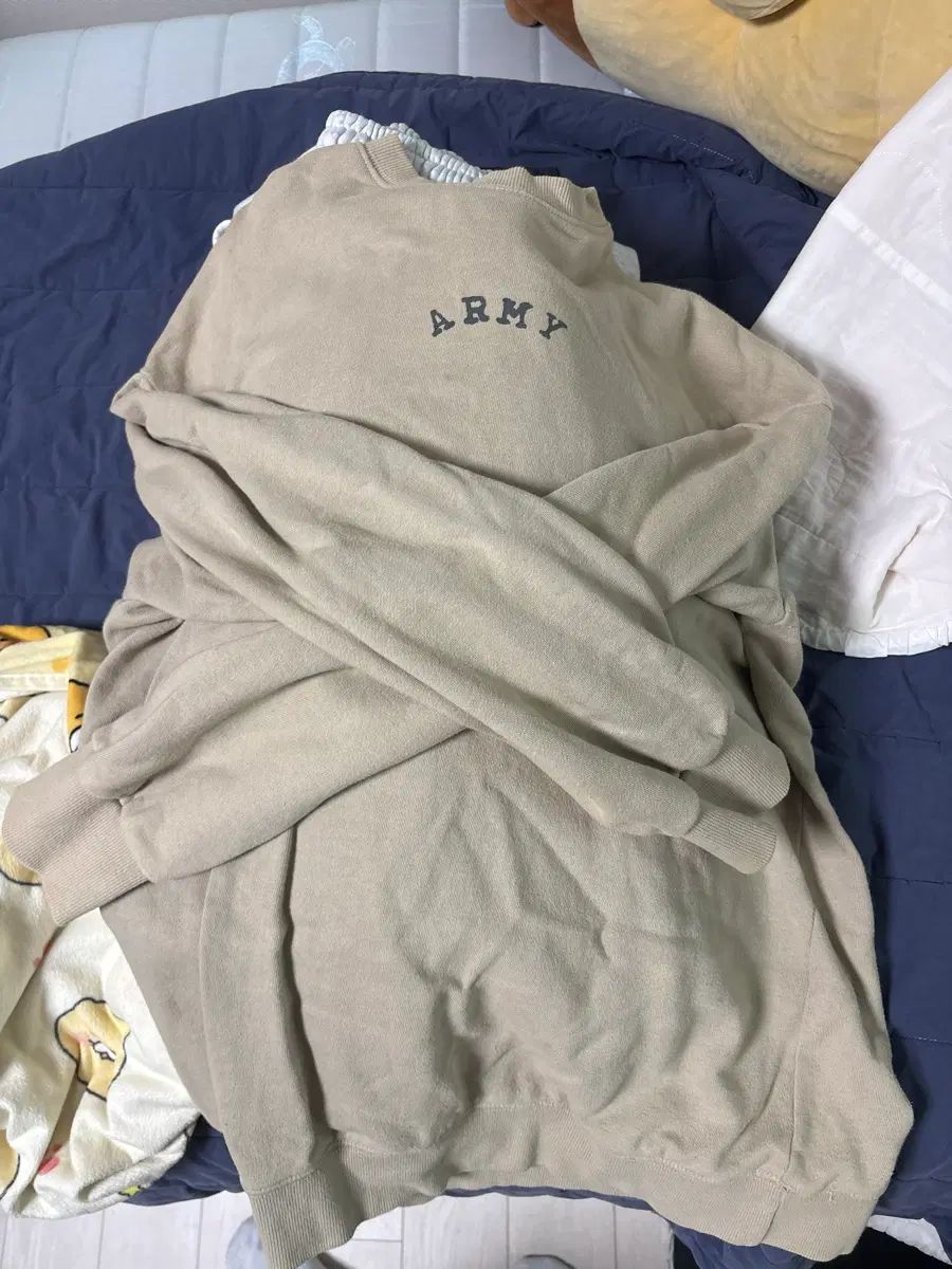 ベージュ ARMY スウェット