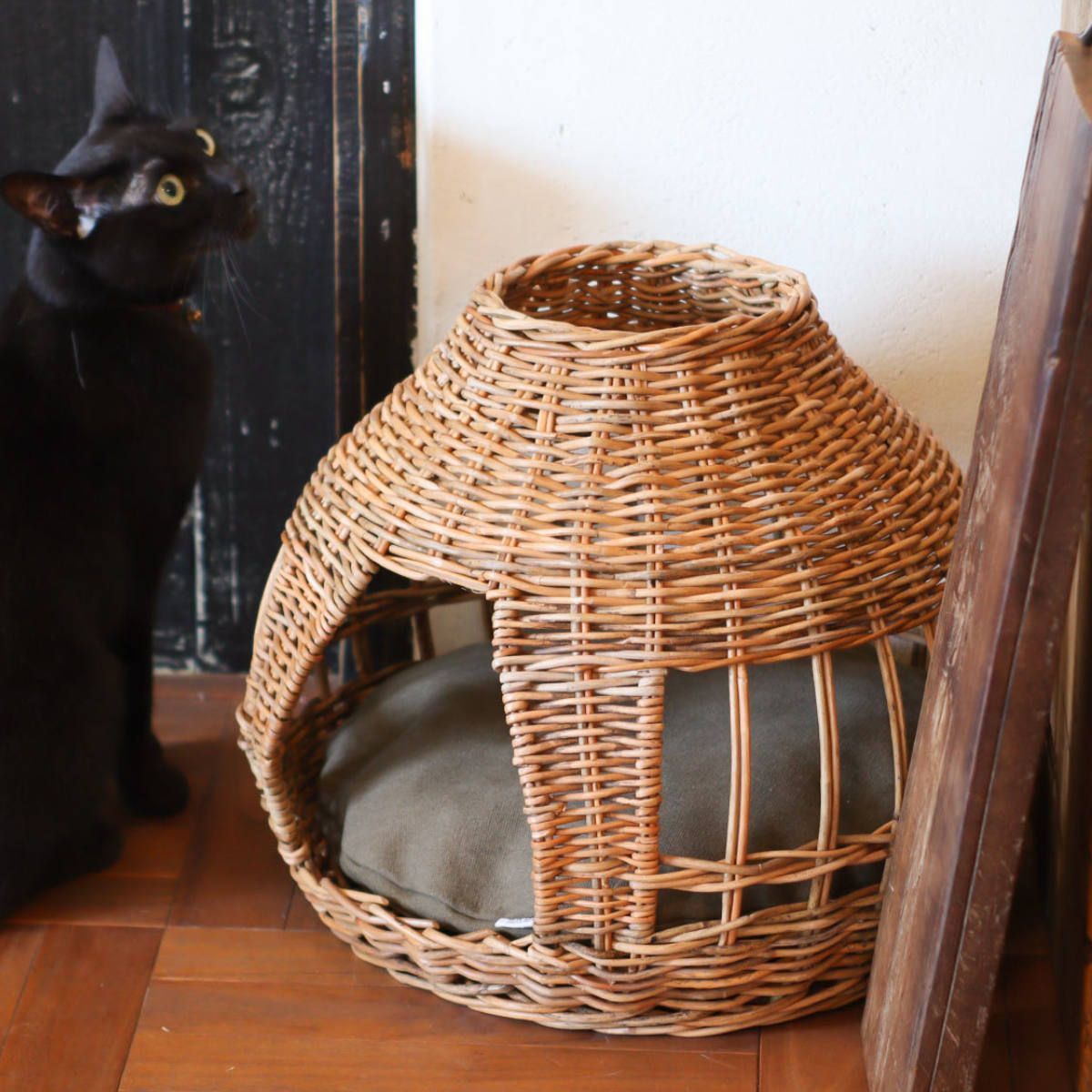 ベッド 猫 キャットハウス ドーム ラタン （ ペットハウス 猫ハウス ペットベッド ドーム型 ハウス 籐 クッション付き おしゃれ ねこハウス 猫用 ペット用 室内 天然素材 ナチュラル インテリア 雑貨 かわいい ）