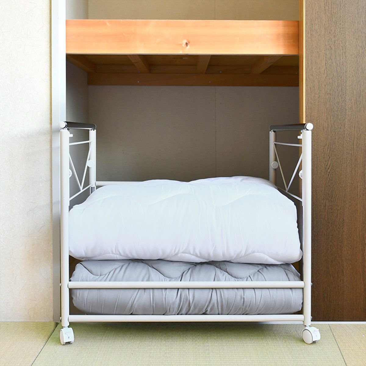布団収納 棚 布団も干せる押入れ布団収納 幅75cm 押入れ ( 布団収納ラック 掛け布団 すのこ 押し入れ キャスター付き 布団干し 日本製 頑丈 ワゴン ラック 通気性 敷布団 マットレス 干せる ポール 竿 便利 室内干し 押し入れ収納 )