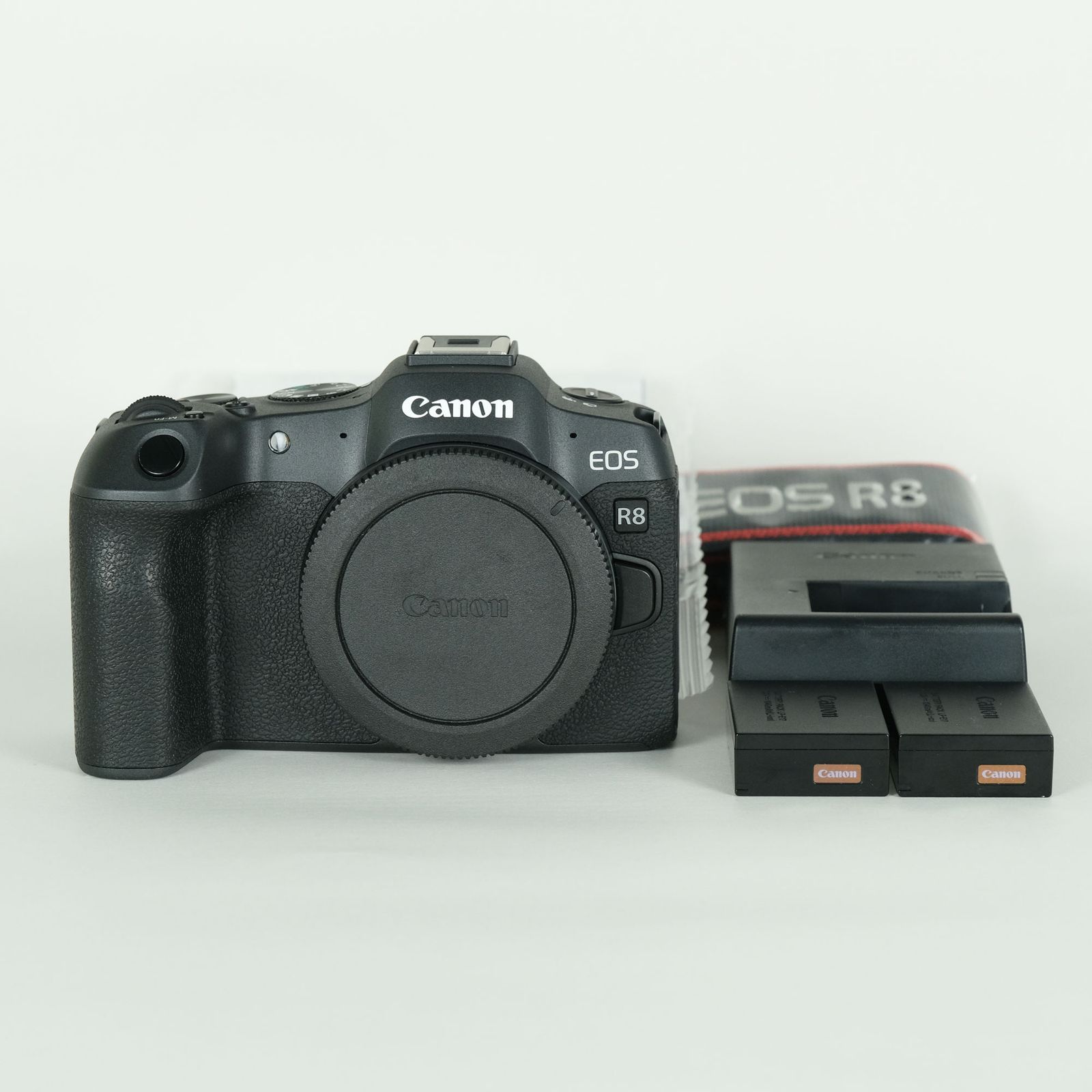 [Good Condition | 580 Shutters | 2 Batteries Included] Canon EOS R8 [Body] | Canon RF Mount