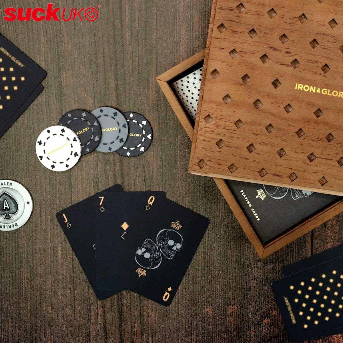カードゲーム ポーカー SUCK UK Dead mans Hand 遊び （ サックユーケー トランプ ポーカーセット チップ コイン セット 本格的 2人から 心理戦 おしゃれ 心理ゲーム 大人のゲーム 脳トレ 思考力 木製 コンパクト収納 ）