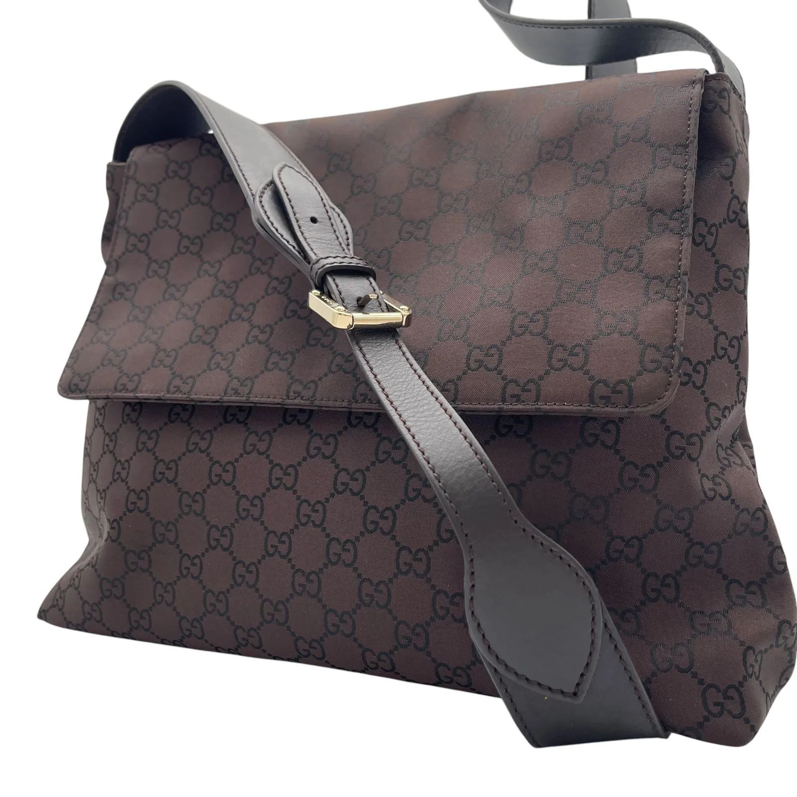 美品 GUCCI グッチ 272351 GG柄 メッセンジャーバッグ ショルダー 