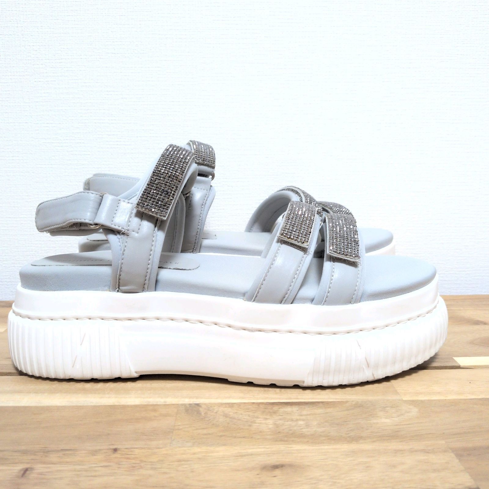 https://assets.mercari-shops-static.com/-/large/plain/2JVfzUijNYqXvRVGuSaJZS.jpg@jpg