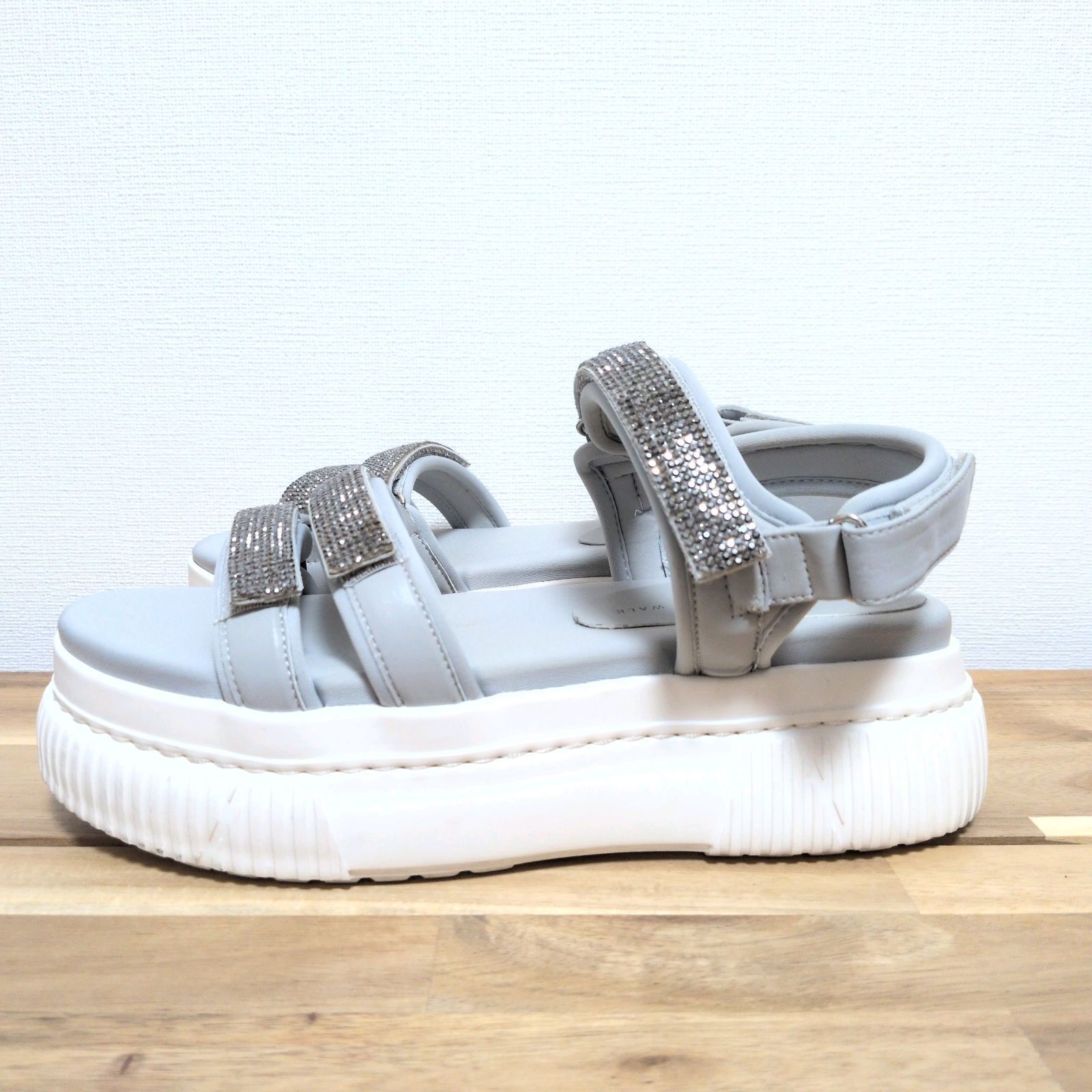 https://assets.mercari-shops-static.com/-/large/plain/2JVfzUjBgGZjARa5RUr9wJ.jpg@jpg