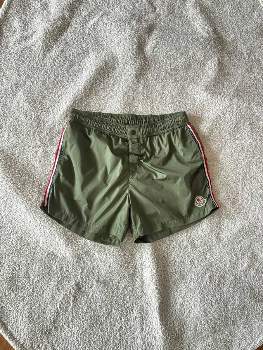 モンクレール トレーナー ナイロン ハーフパンツ s