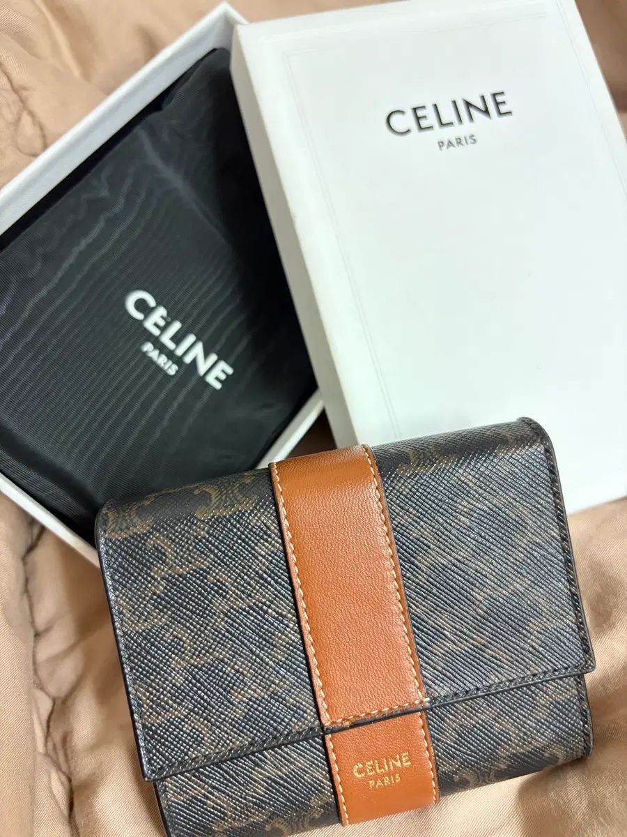 Celine セリーヌ トリオンフ スモール トリフォールド 財布 ブラウン