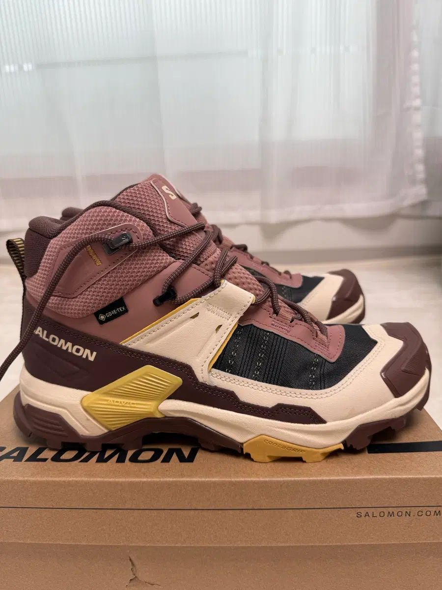 (ほぼ新品) サロモンX ウルトラ 5 MID GTX W DARK PINK(250)