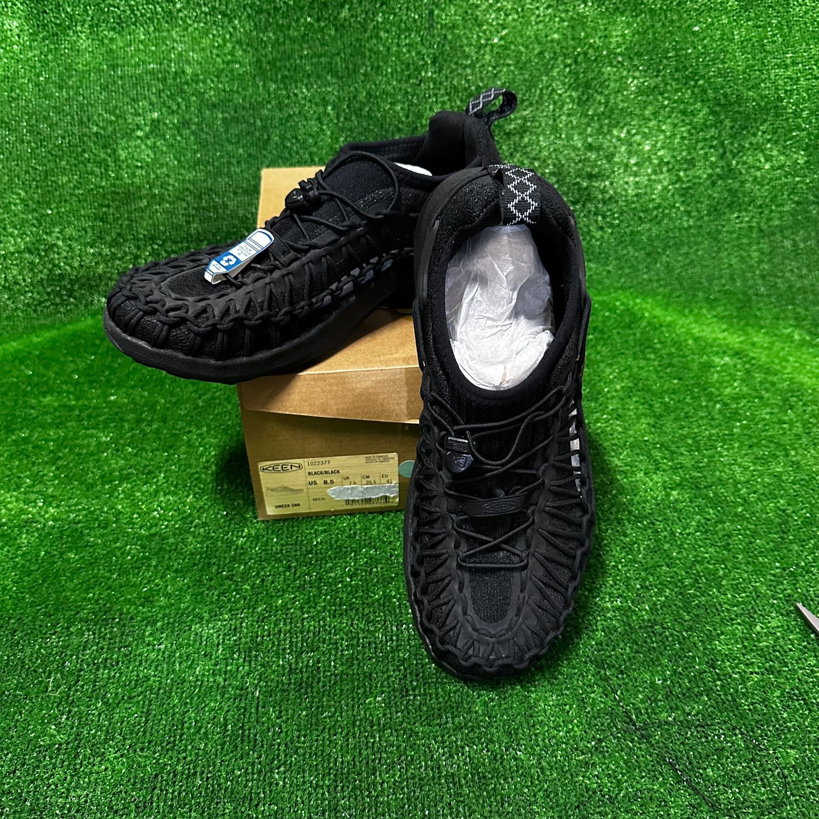 【KEEN】UNEEK SNK Black/Black US8.5 26.5cm