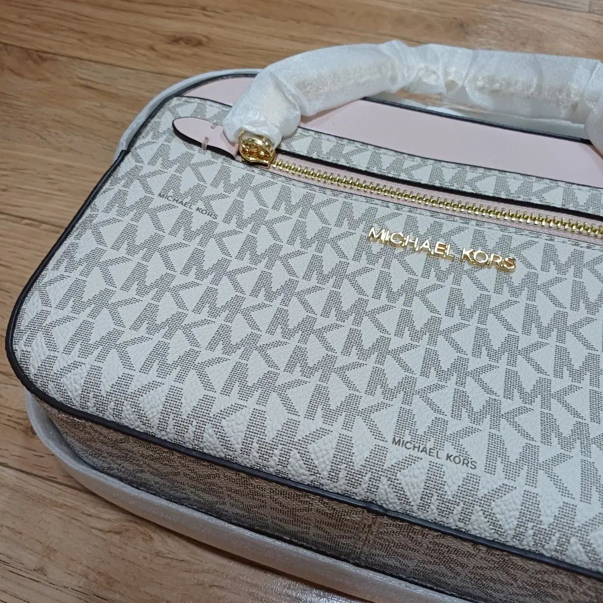 新品 マイケルコース クロスボディーバッグ