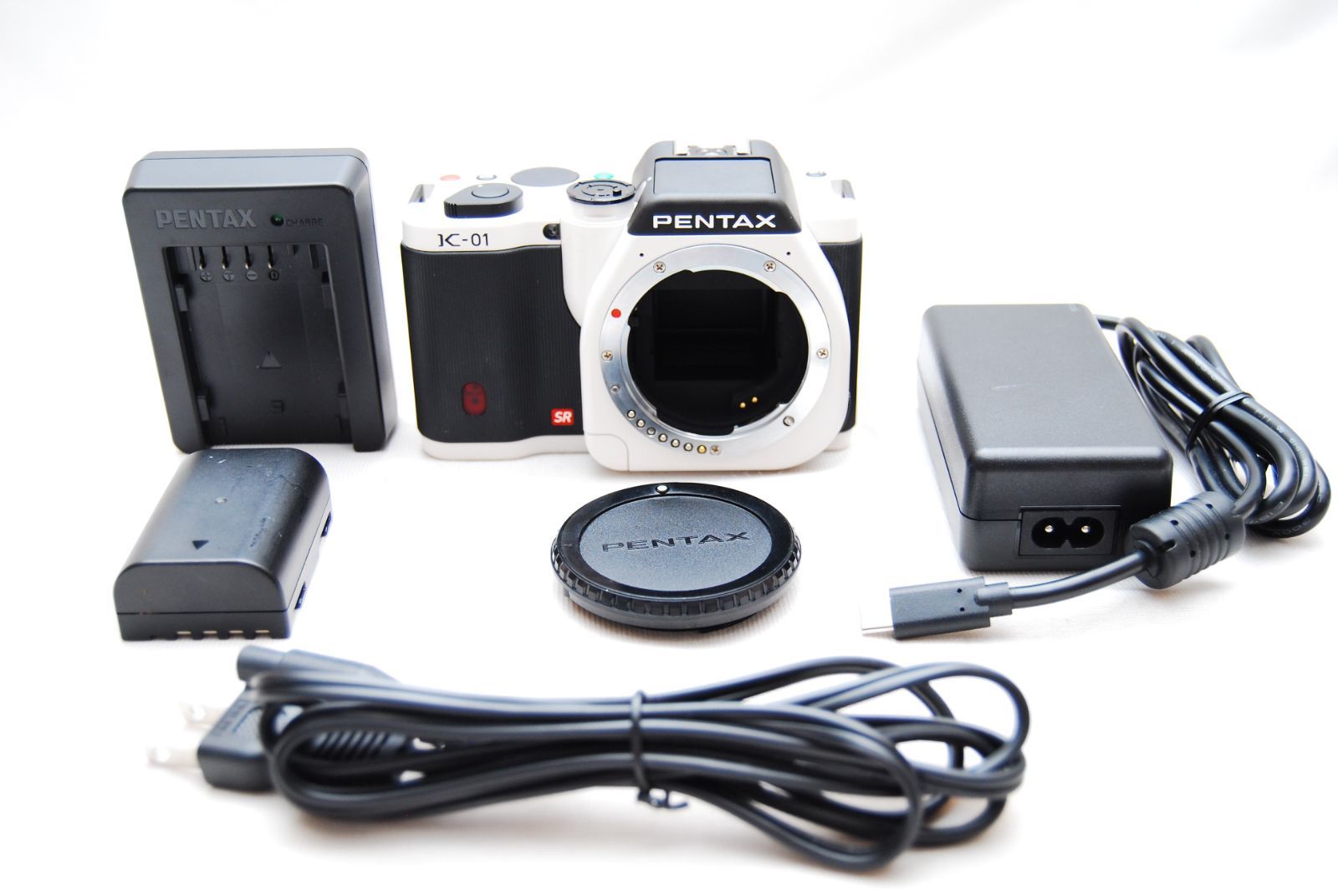 ★PENTAX デジタル一眼カメラ K-01 ボディ ホワイトブラック　ペンタックス　★