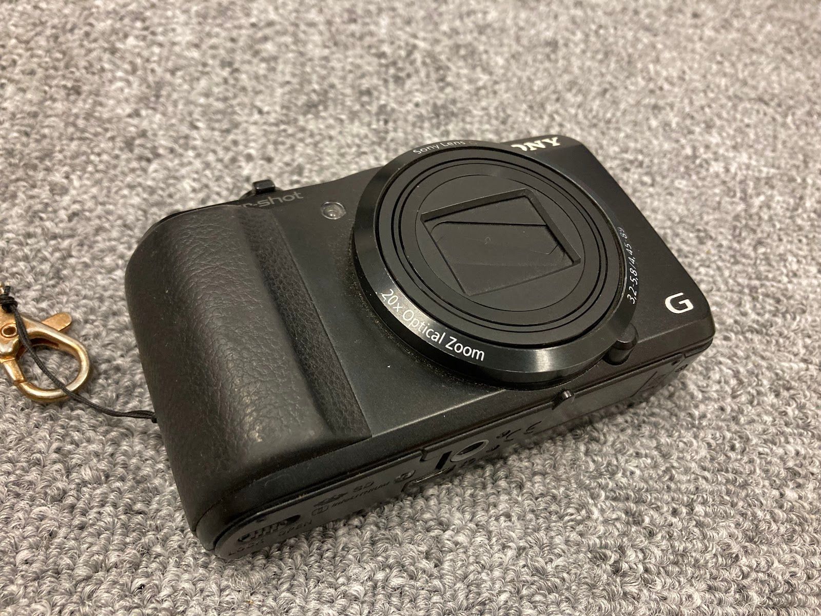 ％【通電動作未確認】SONY ソニー Cyber-shot サイバーショット 光学20倍 Gレンズ コンパクトデジタルカメラ ブラック【カメラ2】【2】