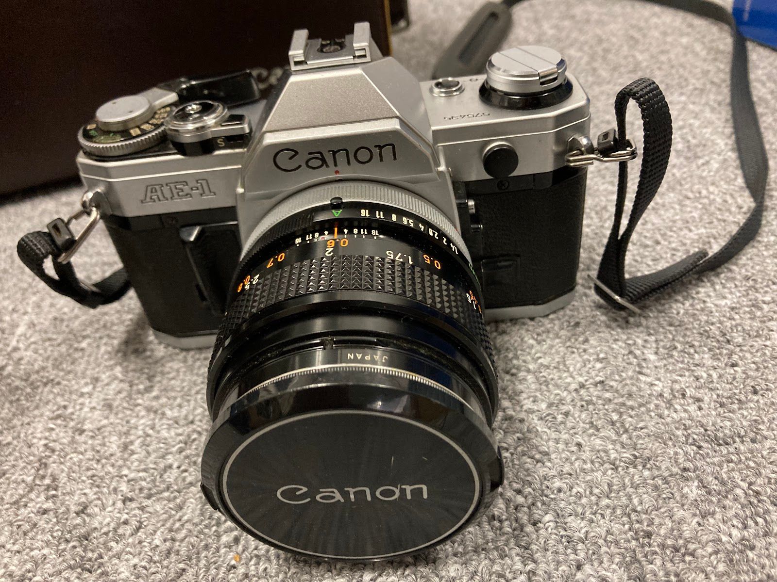 ％【動作未確認】Canon キヤノン AE-1 フィルム一眼レフカメラ FDレンズ2本・革ケース付き【カメラ2】【2】