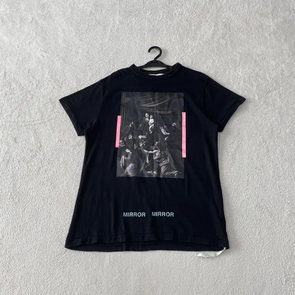 95 オフホワイト カラヴァッジョ ミラー マリア 半袖Tシャツ 12,295円