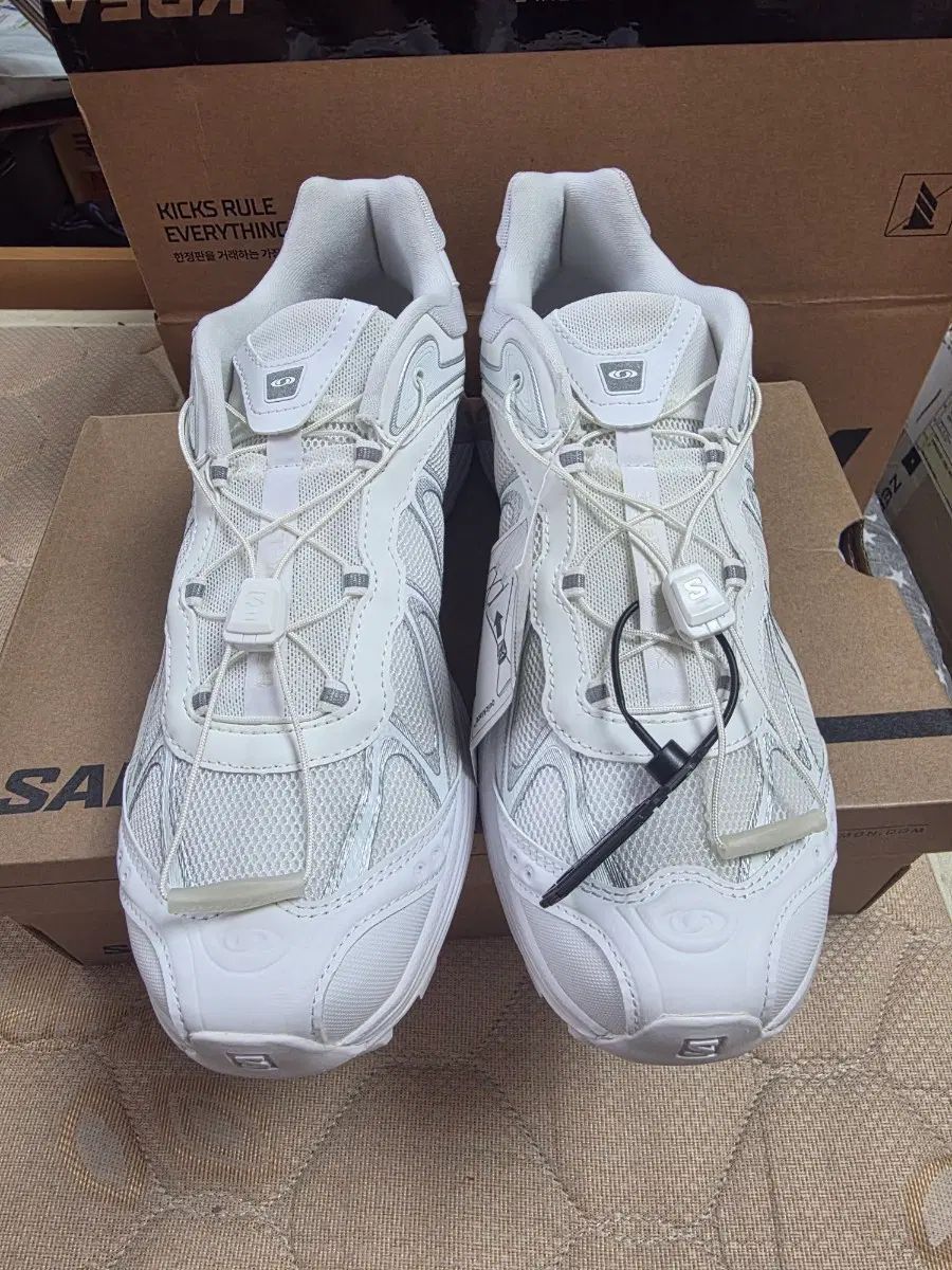 SALOMON WHISPER 白 275 27,979円