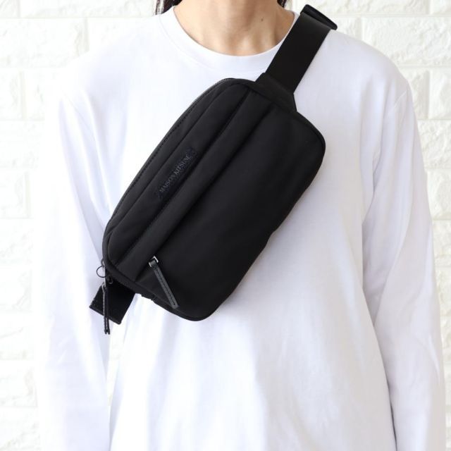 【並行輸入品】メゾンキツネ ボディバッグ レディース ブラック 黒 MAISON KITSUNE ナイロン バムバッグ QU05113WB0043 P199 20,367円