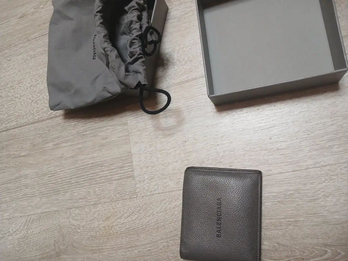(お買い得)バレンシアガ 二つ折り財布