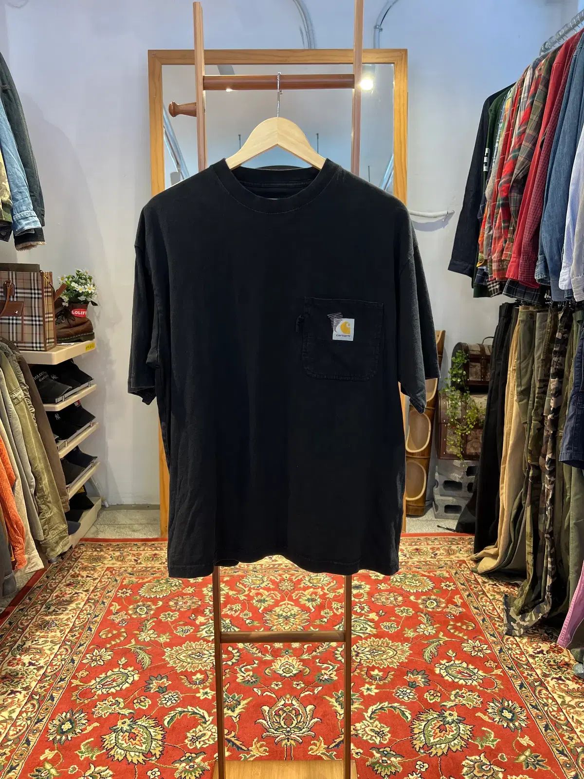 M CARHARTT WIP (カーハートダブリューアイピー) x INVISIBLE ブラック ポケット 半袖Tシャツ