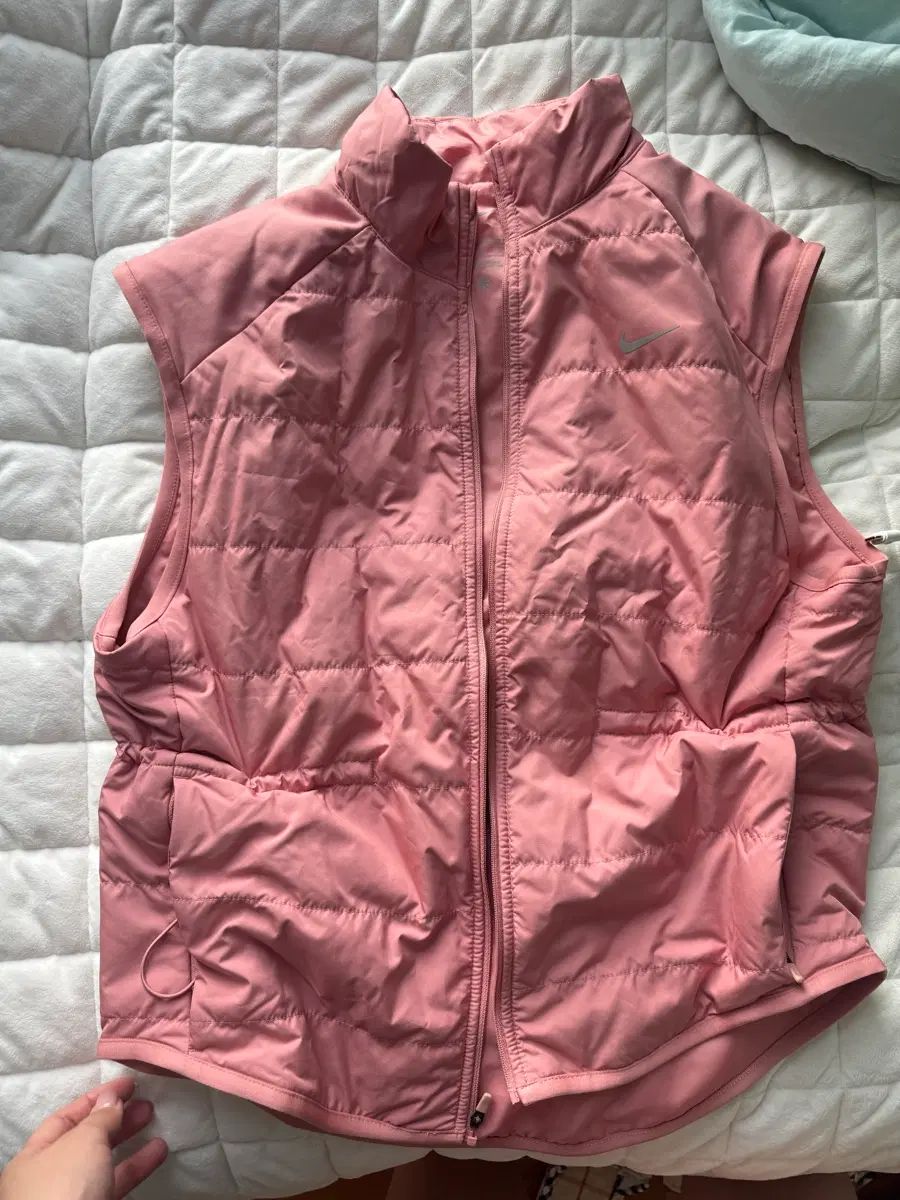 ナイキ ベスト L 新品