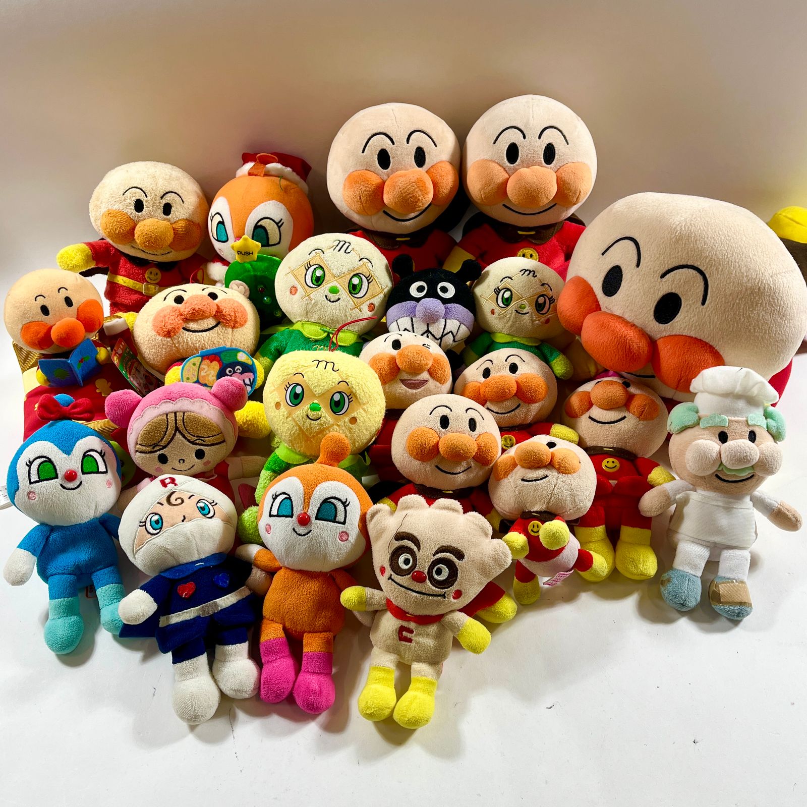 ★ アンパンマン あんぱんまん グッズ まとめ商品 ぬいぐるみ マスコット おもちゃ バイキンマン ドキンちゃん 等 現状品 1.88kg