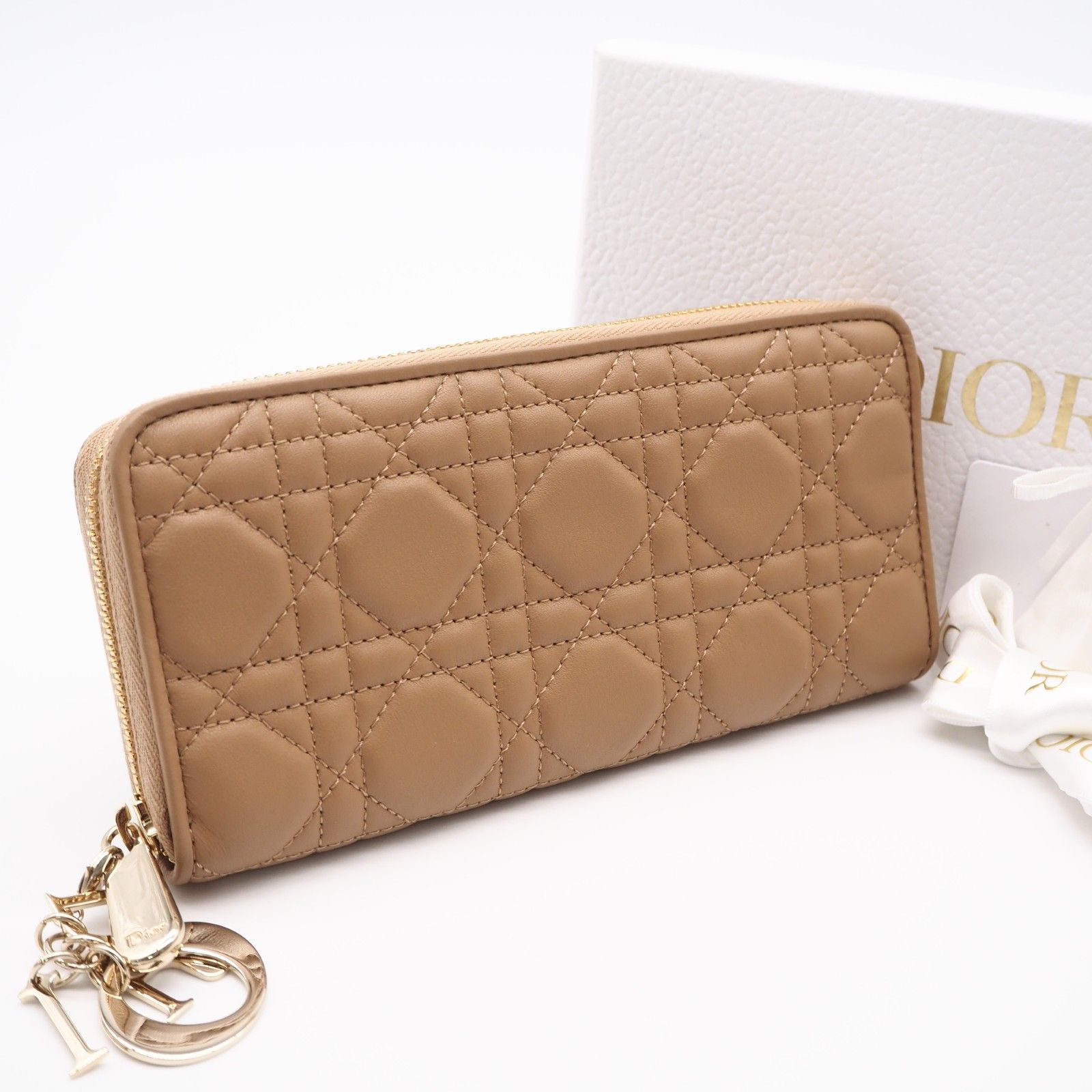 ★3日以内返品可★ 極美品 Christian Dior クリスチャンディオール カナージュ ラムスキン Lady Dior Voyageur ウォレット パウダーベージュ S0007ONMJ_M51U 長財布 ベージュ ラムスキン レディース
