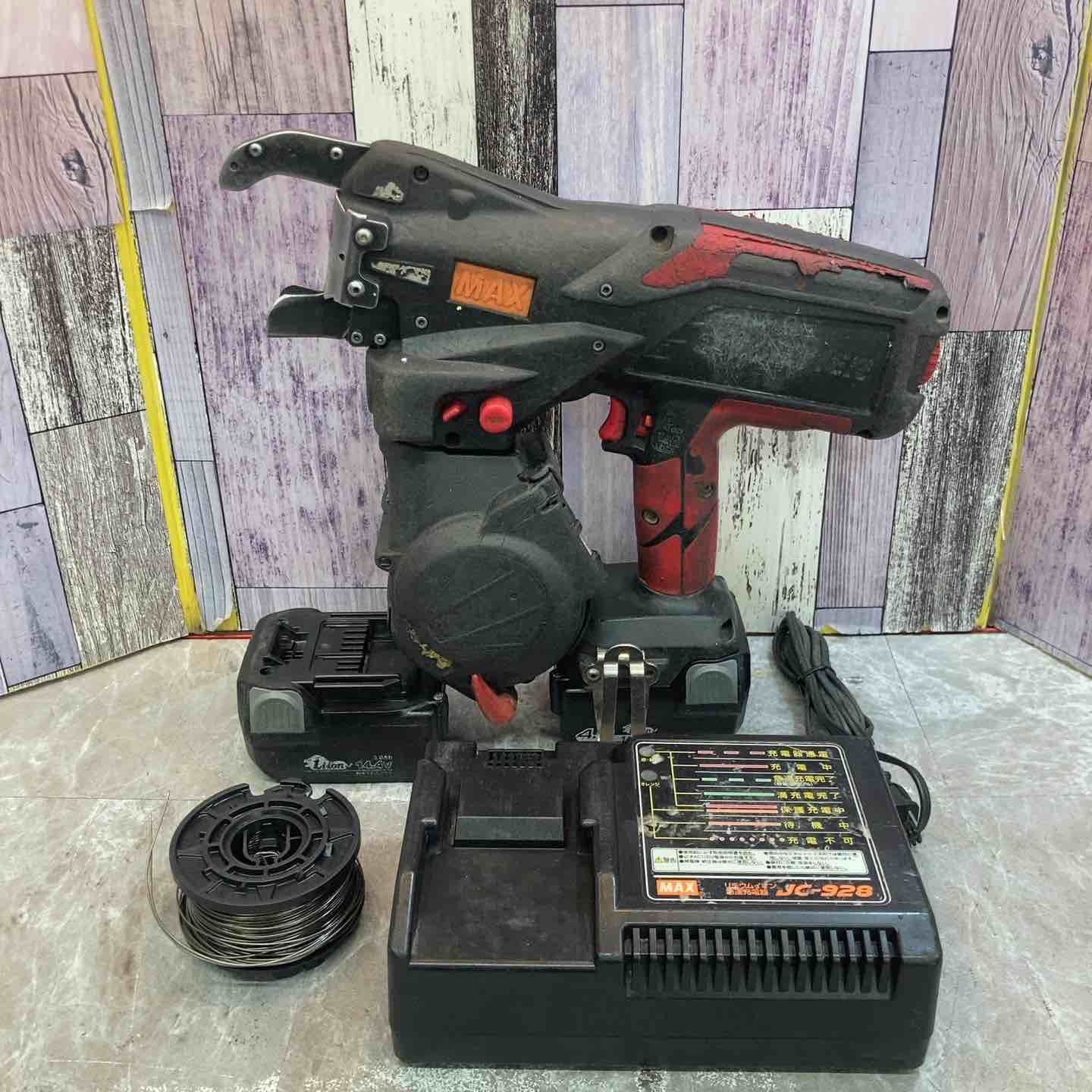 【ジャンク品】MAX マックス 充電式鉄筋結束機 ツインタイヤ 型番不明 バッテリーX2 充電器 ケースなし【八潮店】